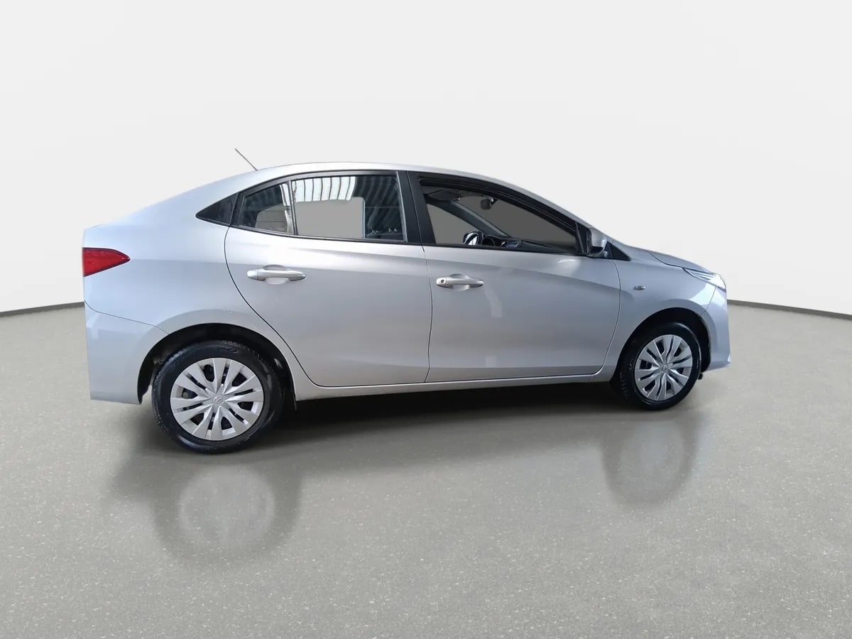 Toyota Yaris 1.5 Gli E 4x2 Mt 4p año 2022