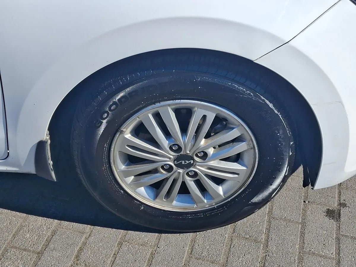 Kia Soluto 1.4 Ex Full 4x2 Srf Mt 4p año 2025
