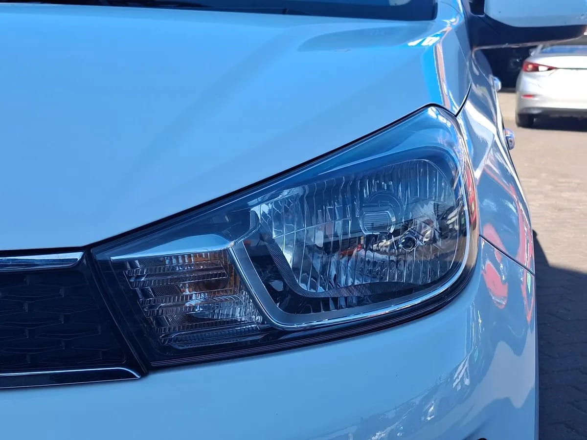 Kia Soluto 1.4 Ex Full 4x2 Srf Mt 4p año 2025