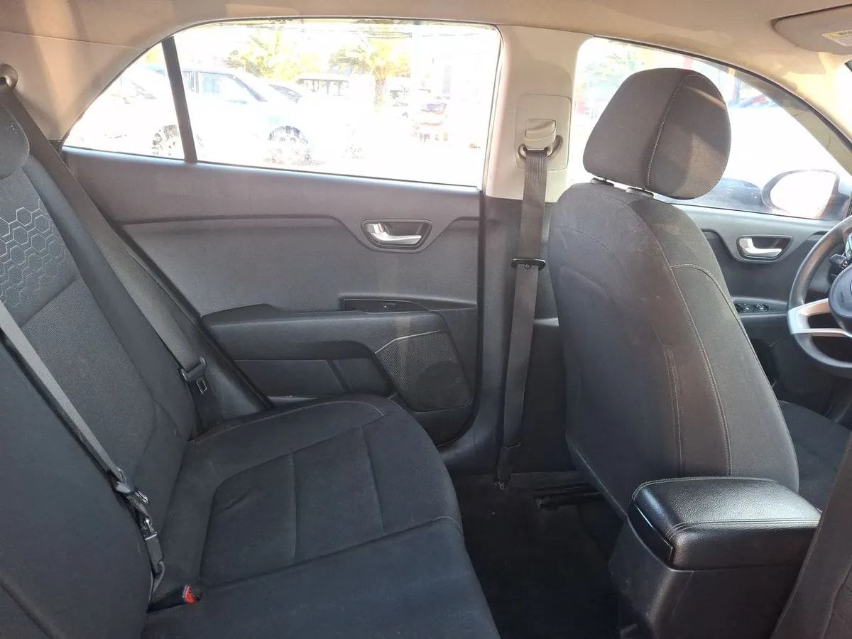Kia Rio 5 1.4 Ex 4x2 Ac Ci 6mt 5p año 2021