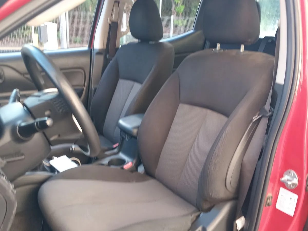 Mitsubishi L200 2.2 Katana Crt Diesel Dob. Cab. 4x4 Mt 4p año 2024
