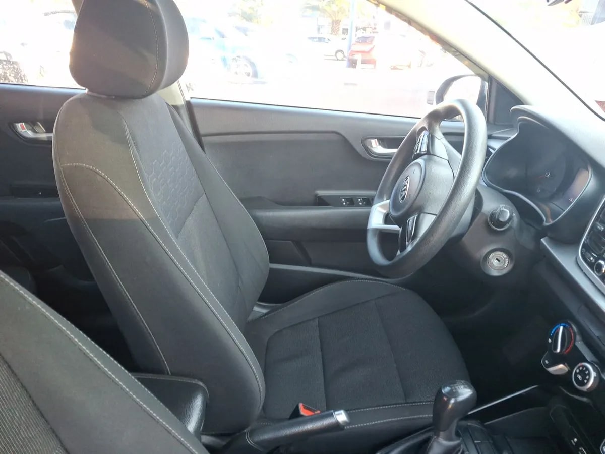 Kia Rio 5 1.4 Ex 4x2 Ac Ci 6mt 5p año 2021
