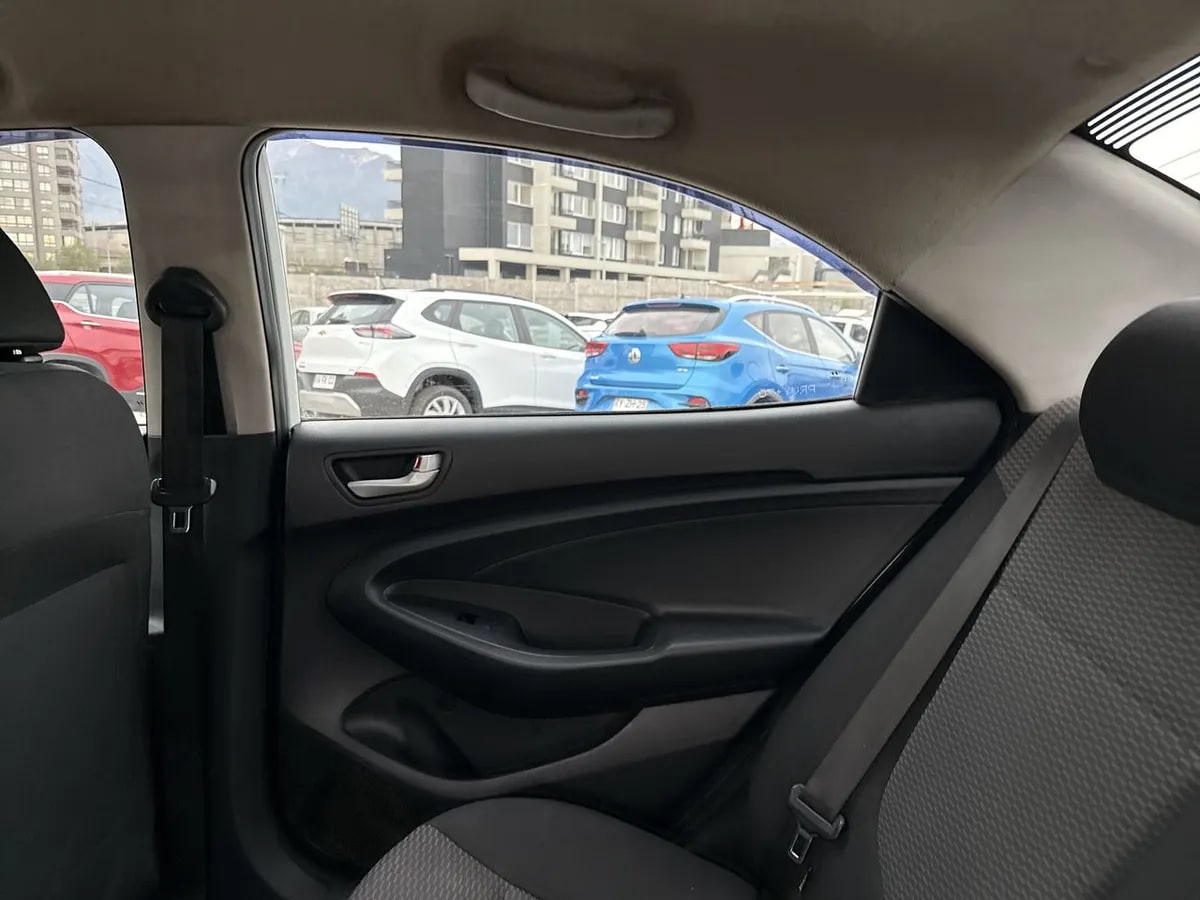 Hyundai Verna 1.4 Cb Plus 4x2 Mt5 4p año 2021