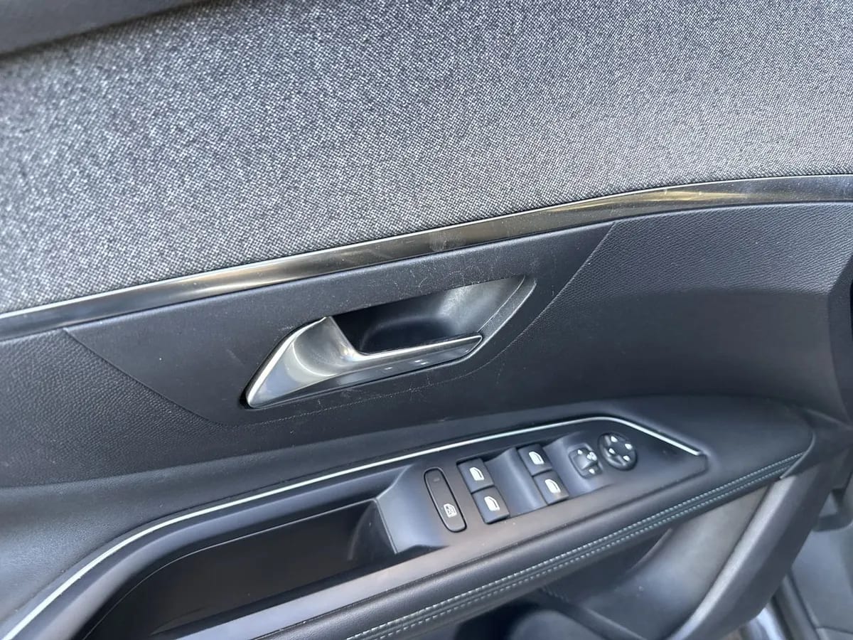 Peugeot 3008 1.5 Allure Pack Bluehdi 130 4x2 Eat8 5p año 2024