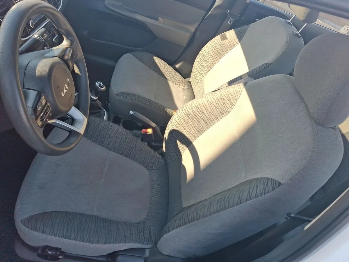 Kia Soluto 1.4 Ex Full 4x2 Srf Mt 4p año 2025
