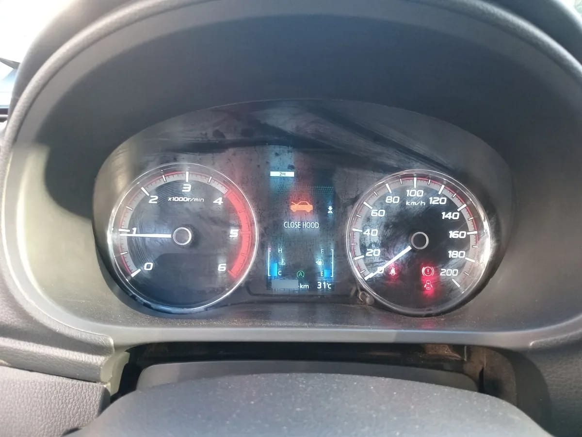 Mitsubishi L200 2.2 Katana Crt Diesel Dob. Cab. 4x4 Mt 4p año 2024