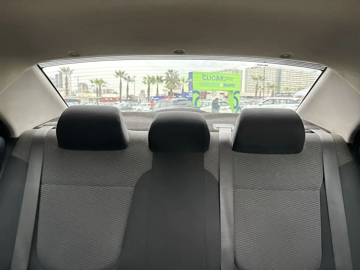 Hyundai Verna 1.4 Cb Plus 4x2 Mt5 4p año 2021