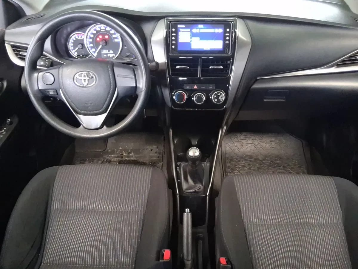 Toyota Yaris 1.5 Gli E 4x2 Mt 4p año 2022