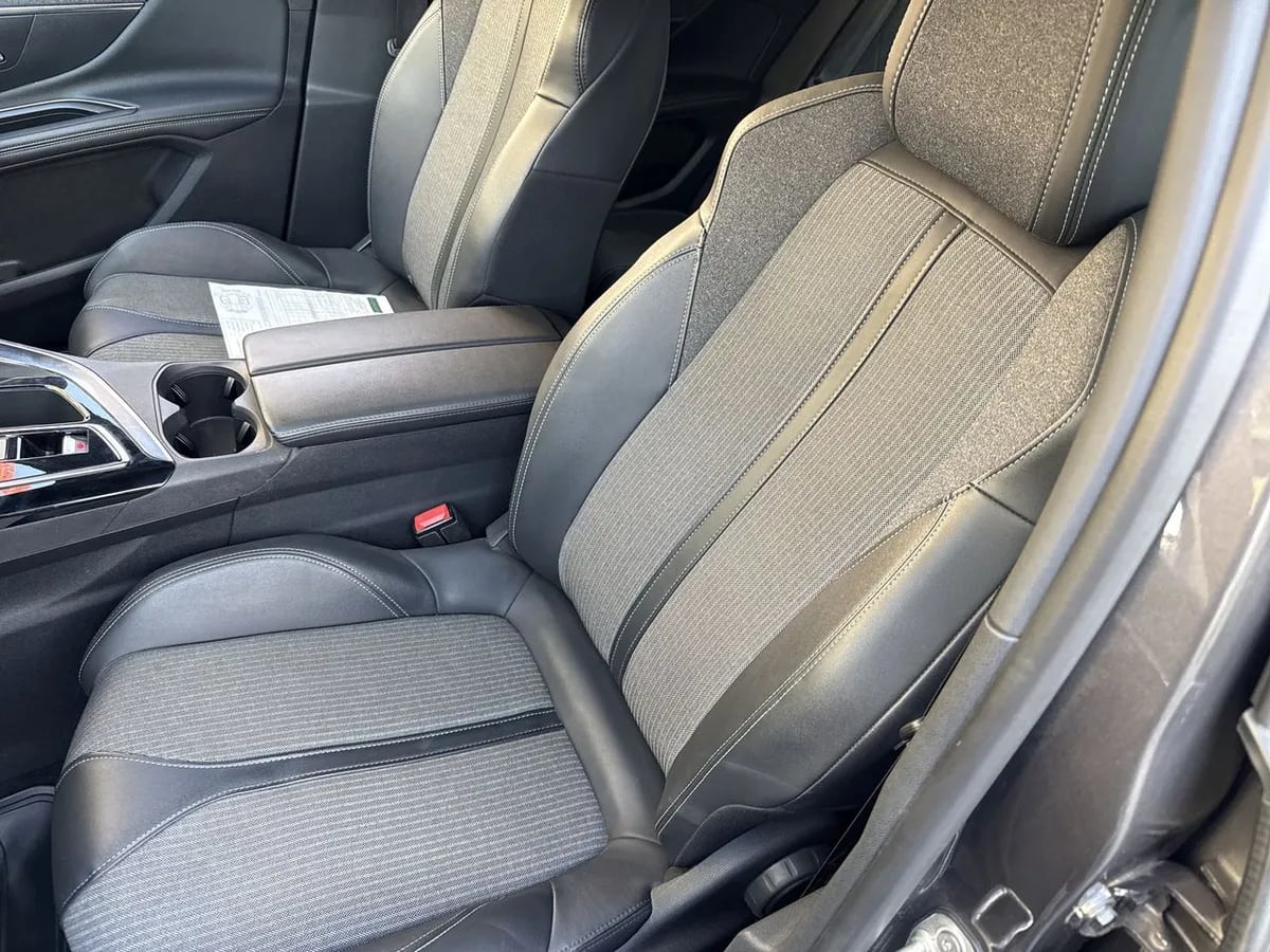 Peugeot 3008 1.5 Allure Pack Bluehdi 130 4x2 Eat8 5p año 2024