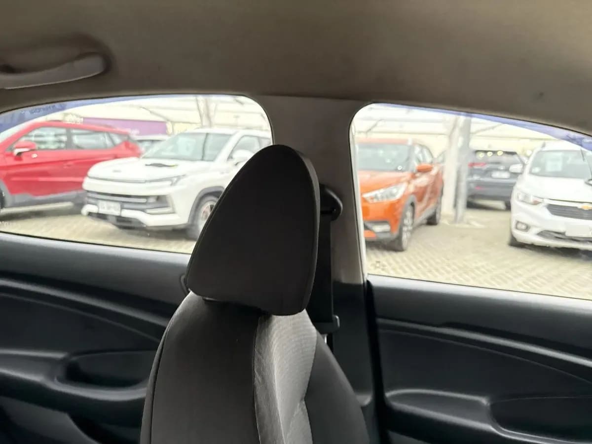 Hyundai Verna 1.4 Cb Plus 4x2 Mt5 4p año 2021