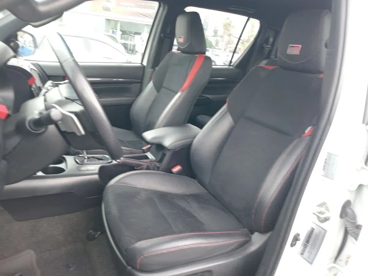 Toyota Hilux 2.8 Gr-S Diesel 4x4 Dob. Cab. At 4p año 2024