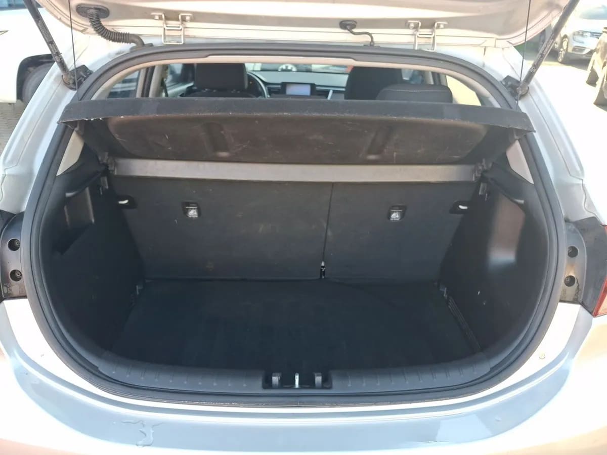 Kia Rio 5 1.4 Ex 4x2 Ac Ci 6mt 5p año 2021