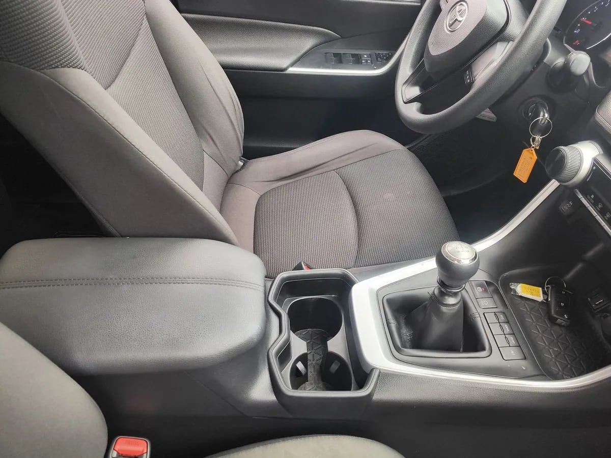Toyota Rav 4 2.0 Le 4x2 Mt 5p año 2022