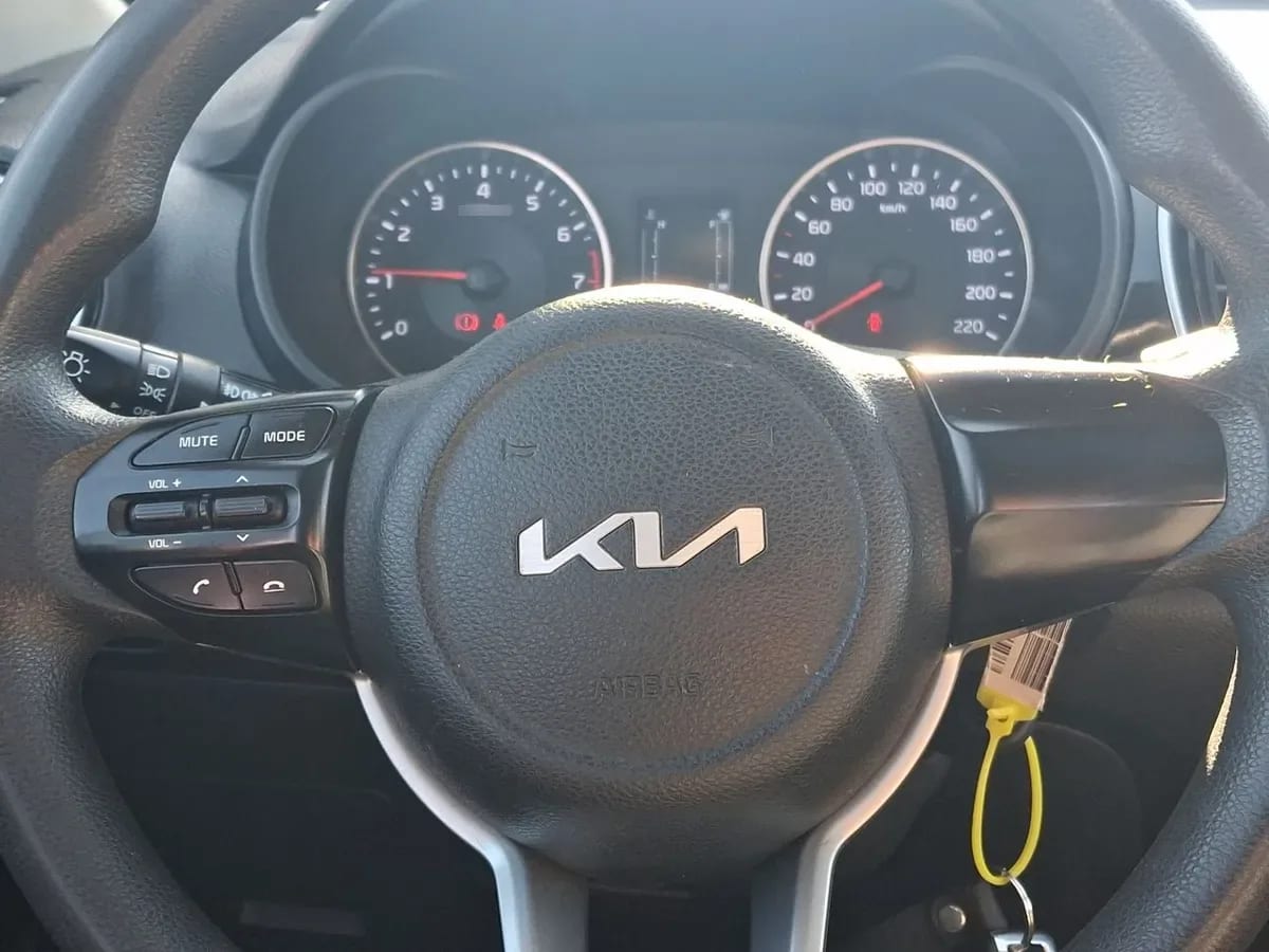 Kia Soluto 1.4 Ex Full 4x2 Srf Mt 4p año 2025