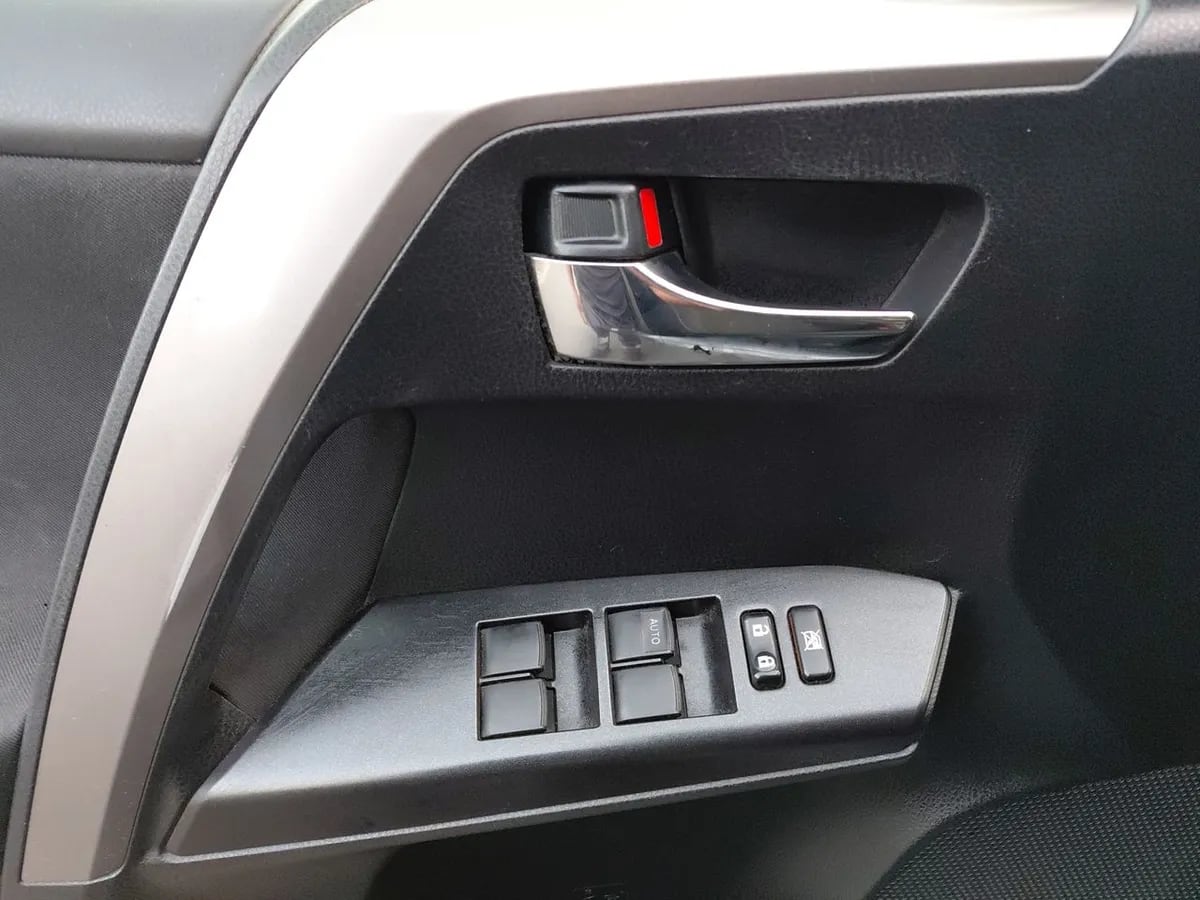 Toyota Rav 4 2.0 4x2 Super Lujo Cvt At 5p año 2019