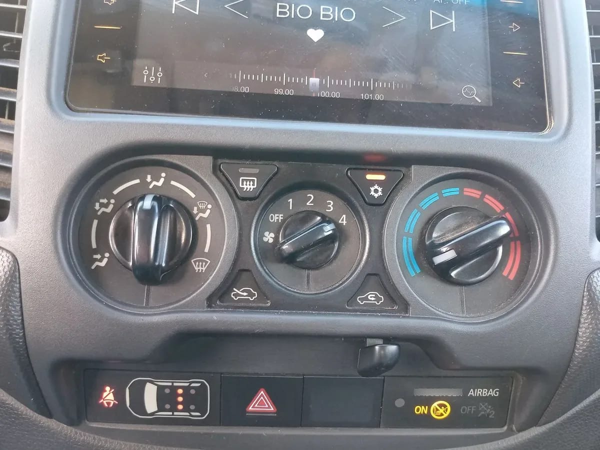 Mitsubishi L200 2.2 Katana Crt Diesel Dob. Cab. 4x4 Mt 4p año 2024