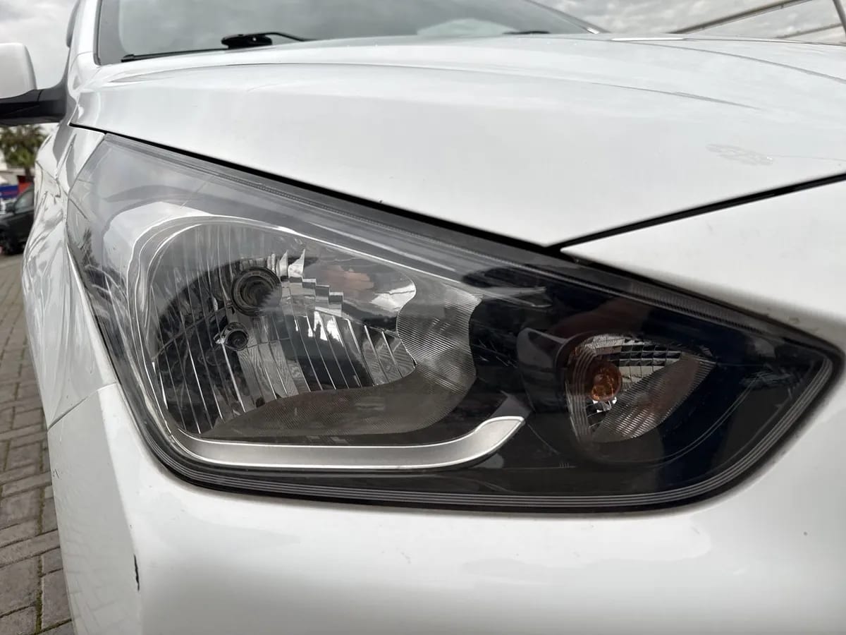 Hyundai Verna 1.4 Cb Plus 4x2 Mt5 4p año 2021
