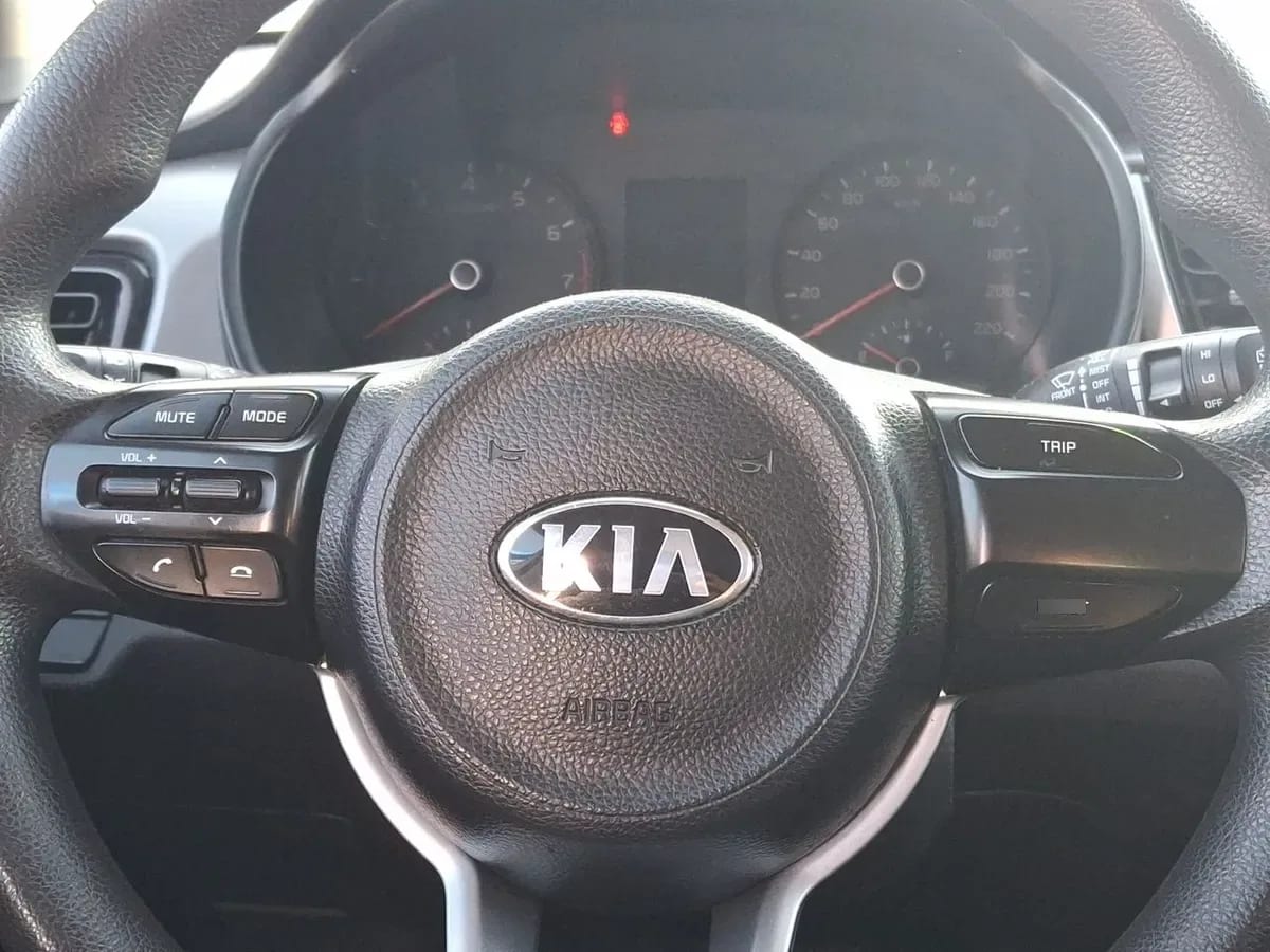 Kia Rio 5 1.4 Ex 4x2 Ac Ci 6mt 5p año 2021
