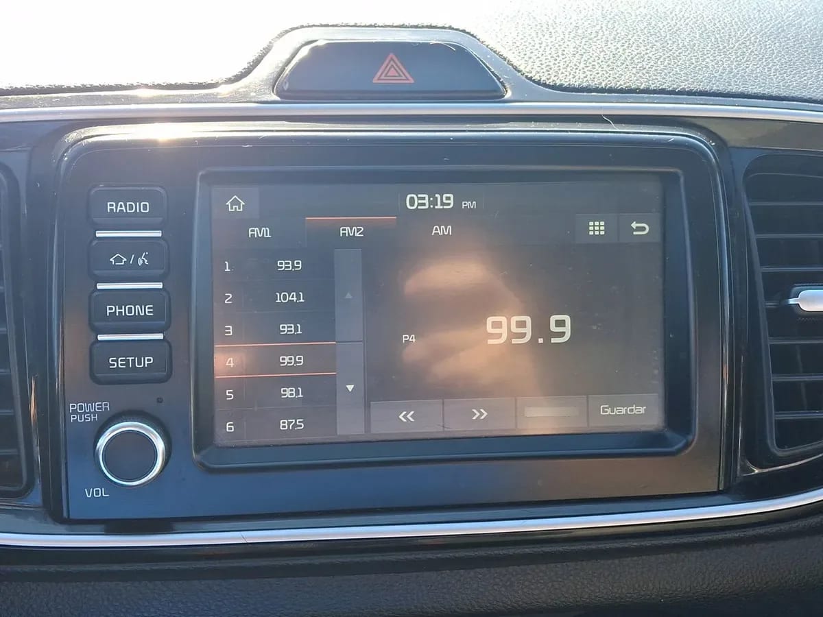 Kia Soluto 1.4 Ex Full 4x2 Srf Mt 4p año 2025