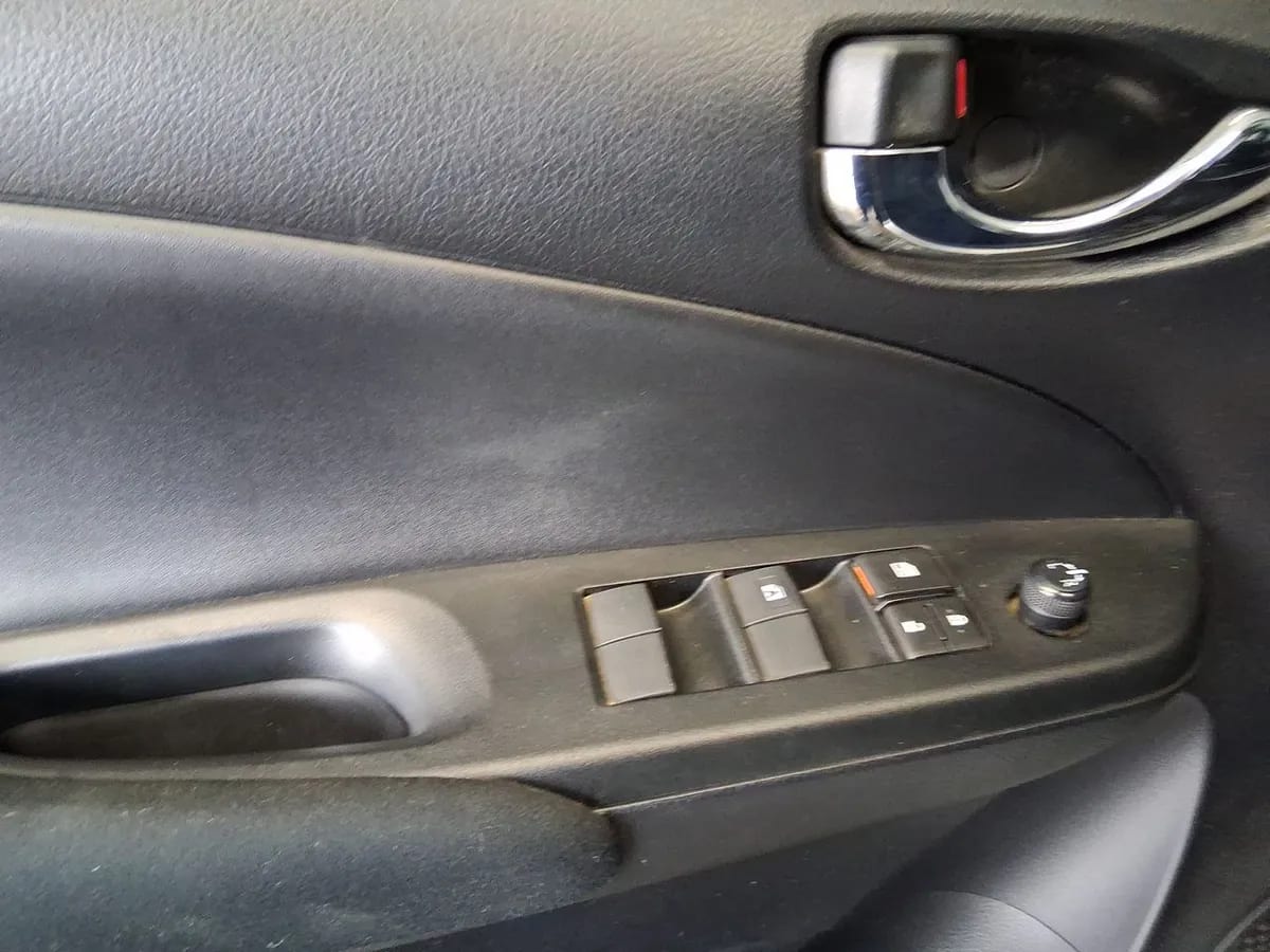 Toyota Yaris 1.5 Gli E 4x2 Mt 4p año 2022