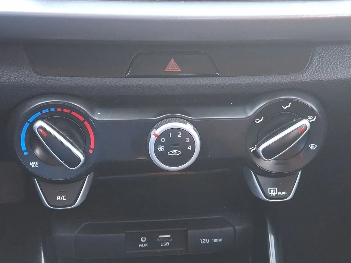 Kia Rio 5 1.4 Ex 4x2 Ac Ci 6mt 5p año 2021