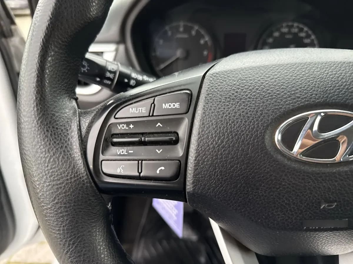 Hyundai Verna 1.4 Cb Plus 4x2 Mt5 4p año 2021