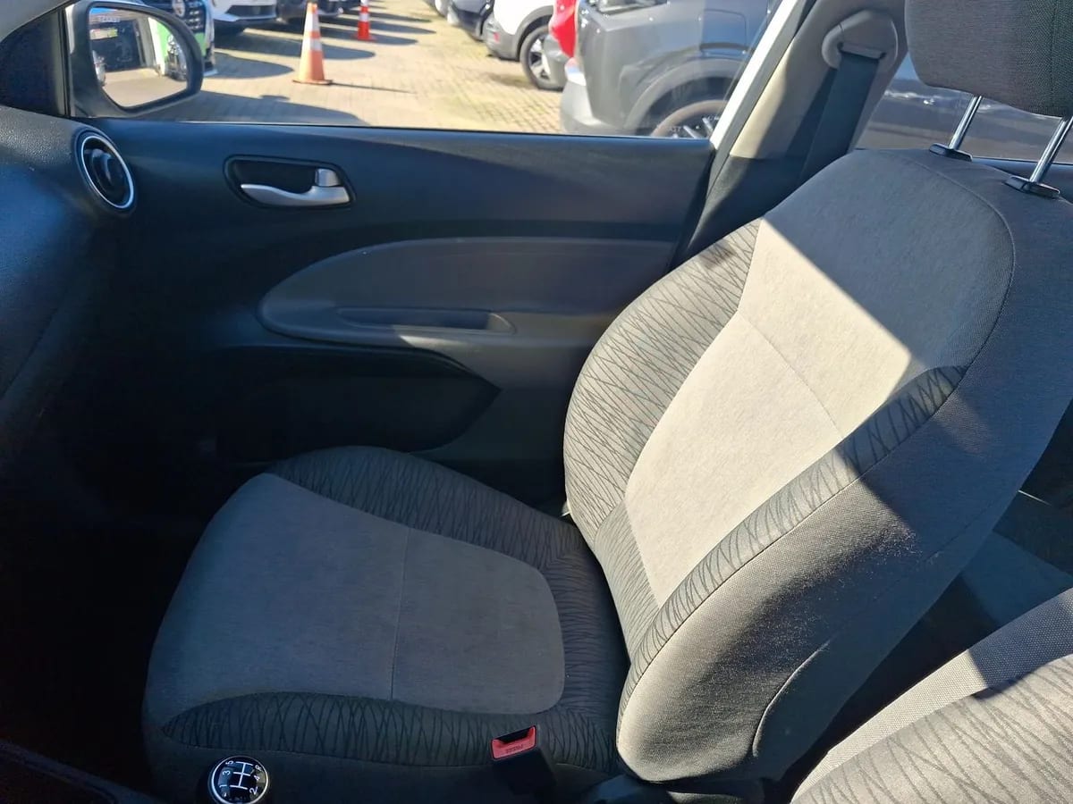 Kia Soluto 1.4 Ex Full 4x2 Srf Mt 4p año 2025