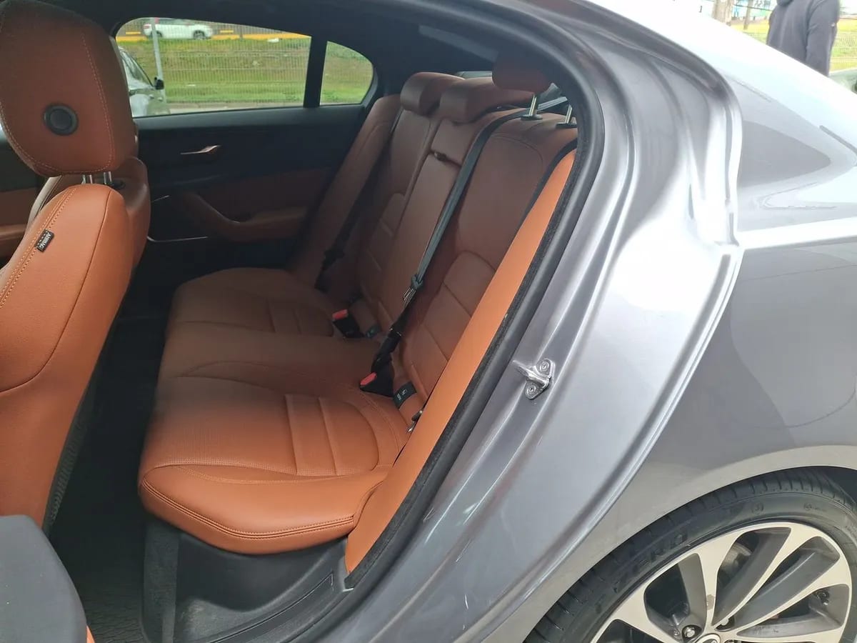Jaguar Xe 2.0 R Dynamic S Rwd 4x2 250hp At 4p año 2024