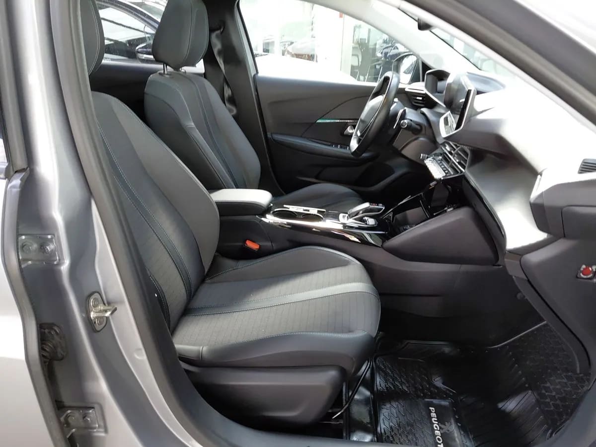 Peugeot 208 1.2 Gt Puretech 4x2 130 Eat8 5p año 2021