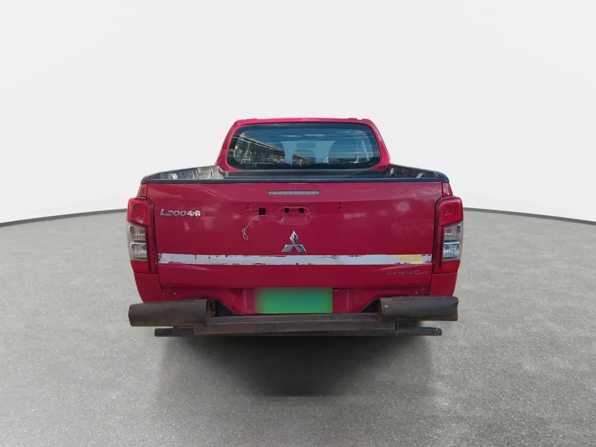 Mitsubishi L200 2.2 Katana Crt Diesel Dob. Cab. 4x4 Mt 4p año 2024