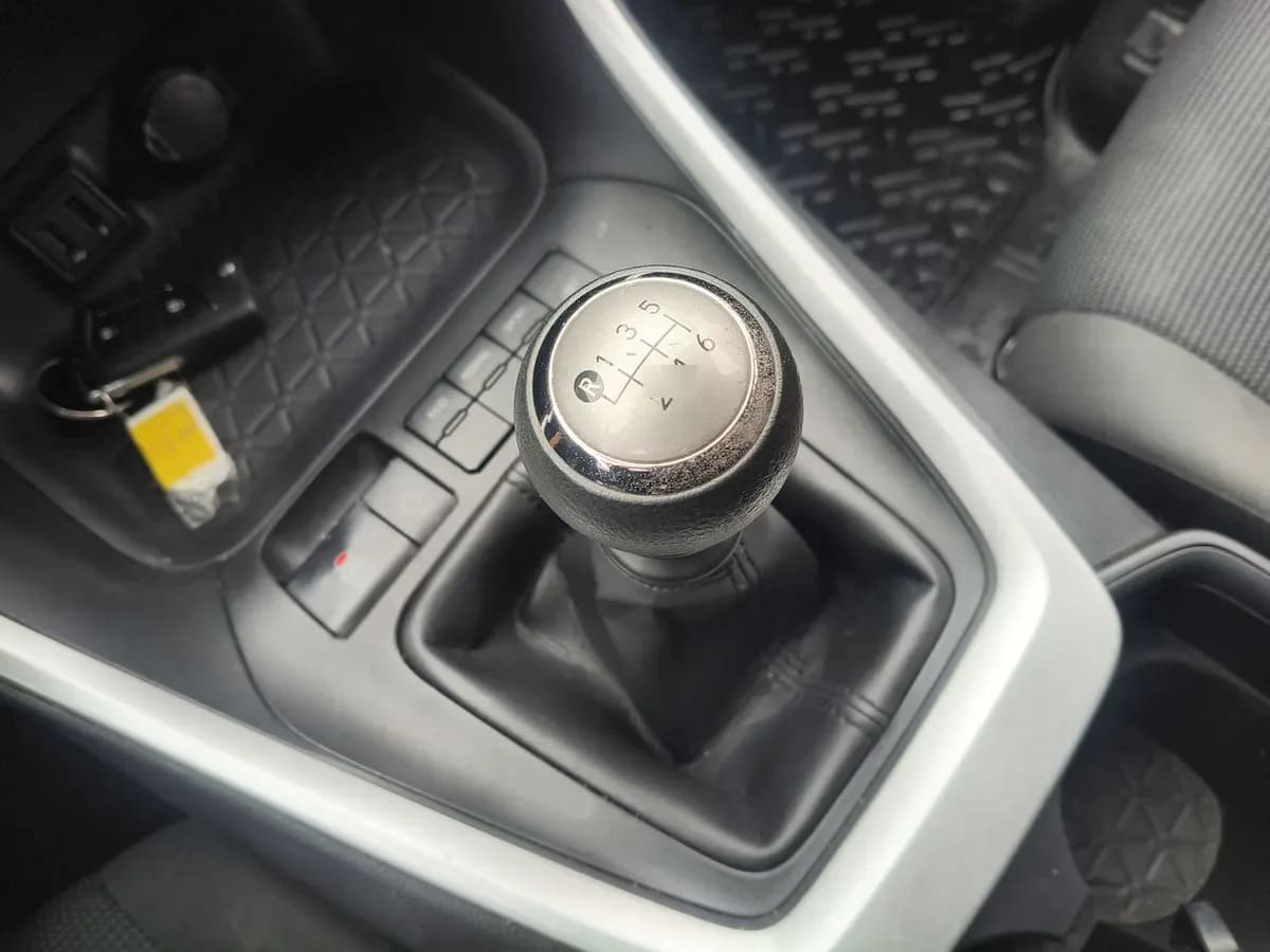 Toyota Rav 4 2.0 Le 4x2 Mt 5p año 2022