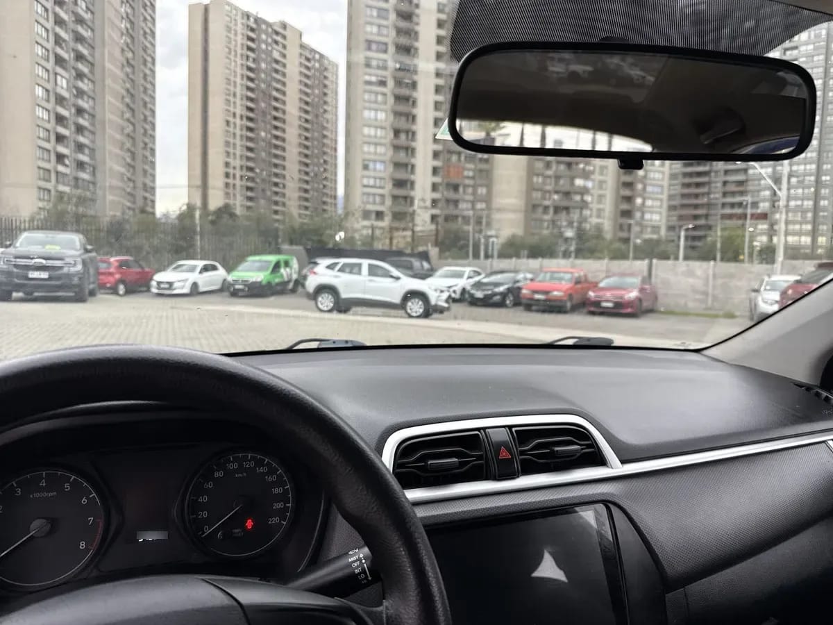 Hyundai Verna 1.4 Cb Plus 4x2 Mt5 4p año 2021