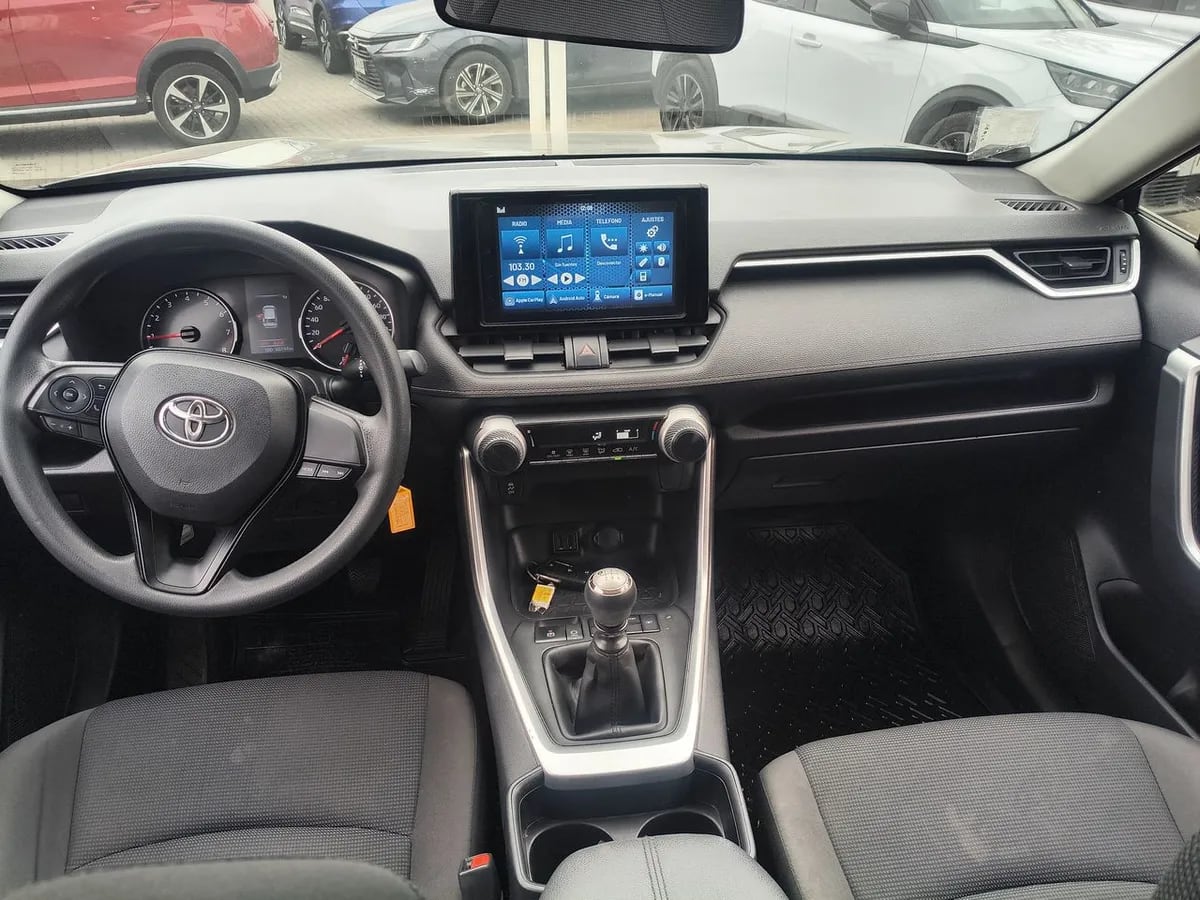 Toyota Rav 4 2.0 Le 4x2 Mt 5p año 2022