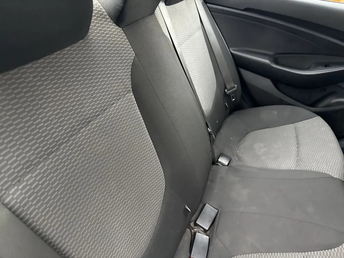 Hyundai Verna 1.4 Cb Plus 4x2 Mt5 4p año 2021