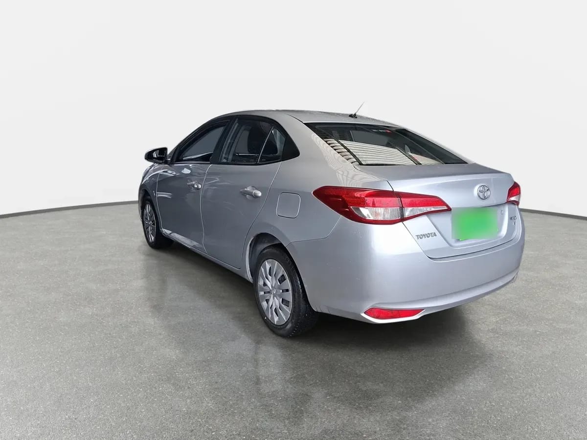 Toyota Yaris 1.5 Gli E 4x2 Mt 4p año 2022