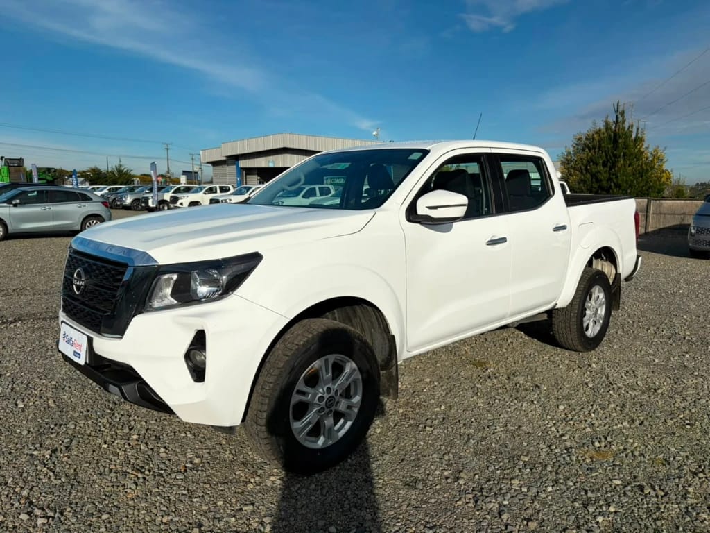 Nissan Navara D Cab 4x4 2.3 At año 2023
