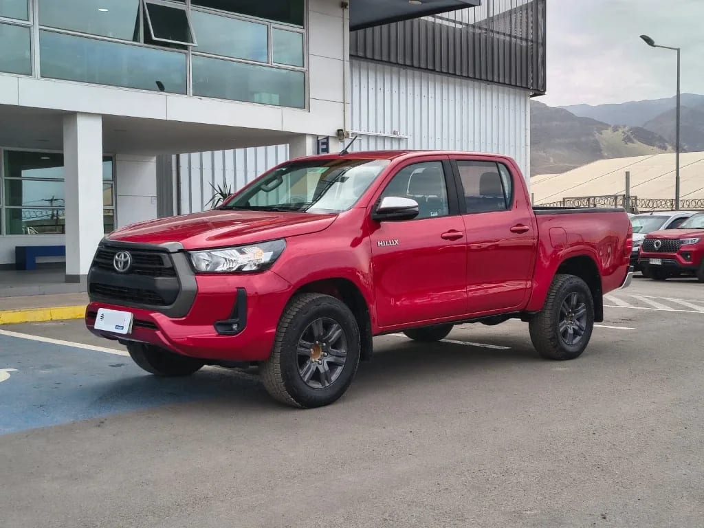 Toyota Hilux Dc 4x2 2.4 D Sr año 2022