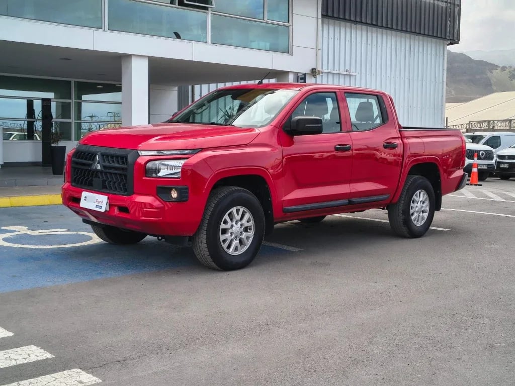 Mitsubishi L200 Katana D/c 2.4 Tdi Mt Xrt 4x4 año 2024