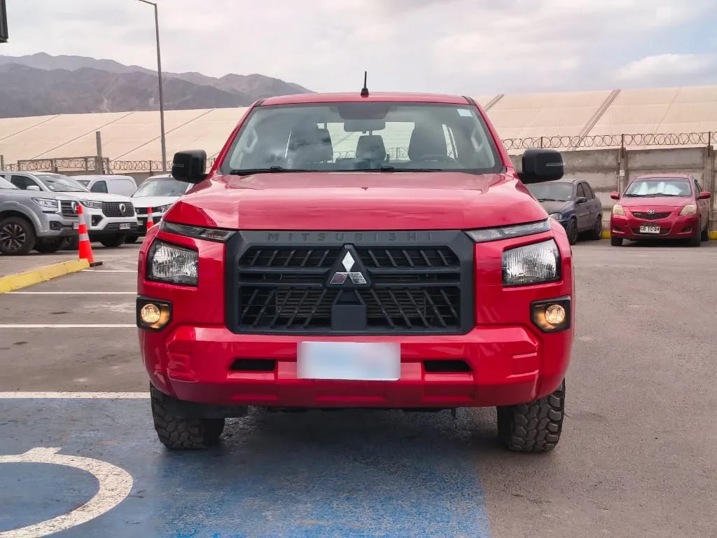 Mitsubishi L200 Katana D/c 2.4 Tdi Mt Xrt 4x4 año 2024
