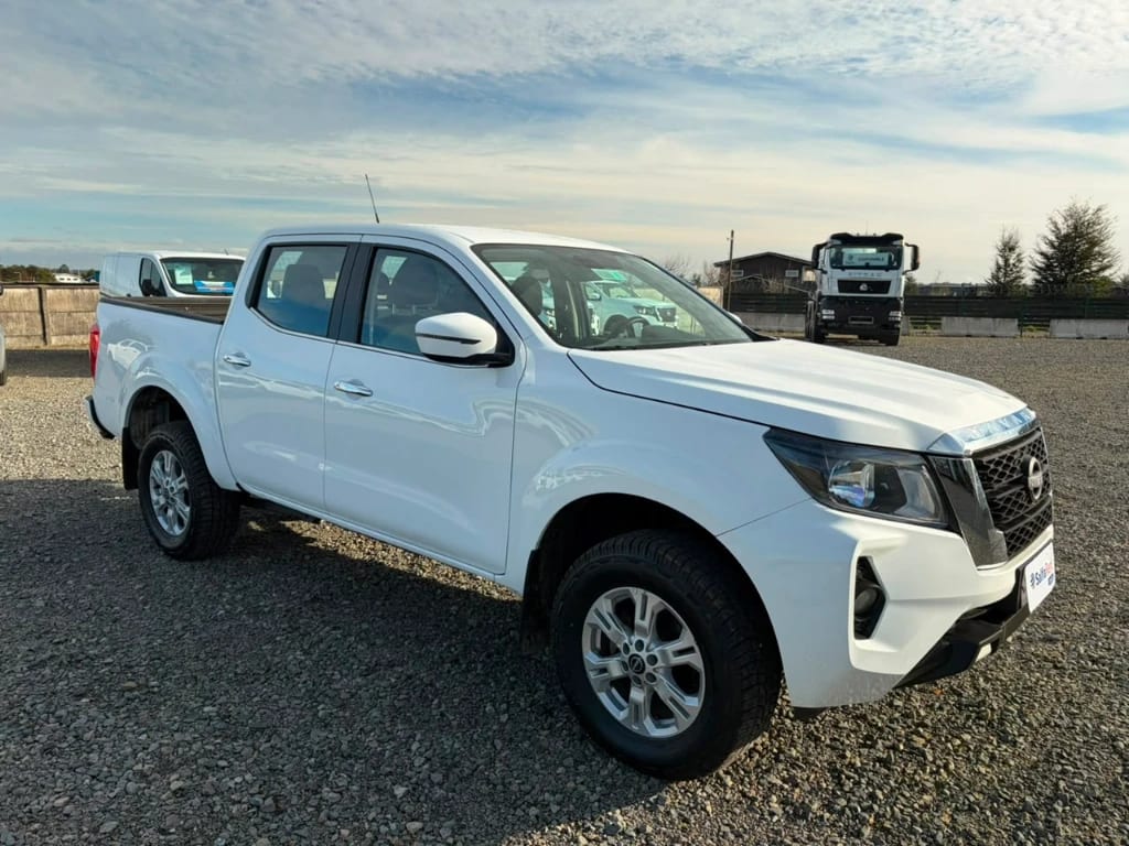 Nissan Navara D Cab 4x4 2.3 At año 2023