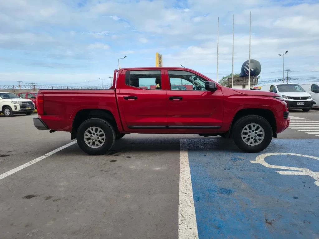 Mitsubishi L200 Katana D/c 2.4 Tdi Mt Xrt 4x4 año 2024