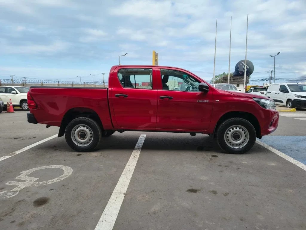 Toyota Hilux Dc 4x4 2.4 D Dx Mt año 2024