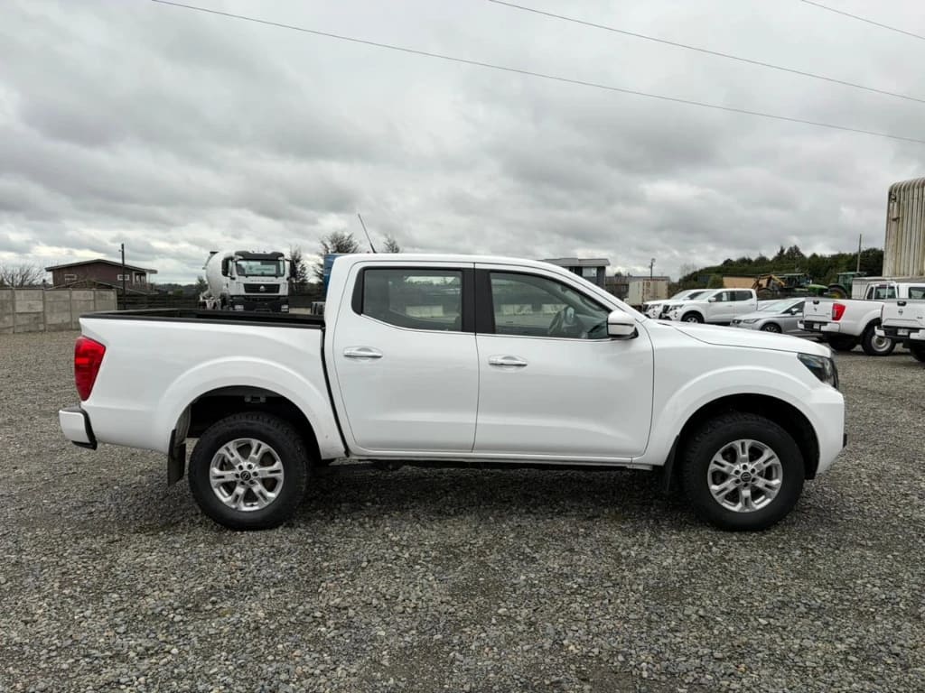 Nissan Navara D Cab Mt 4x4 2.3 año 2023