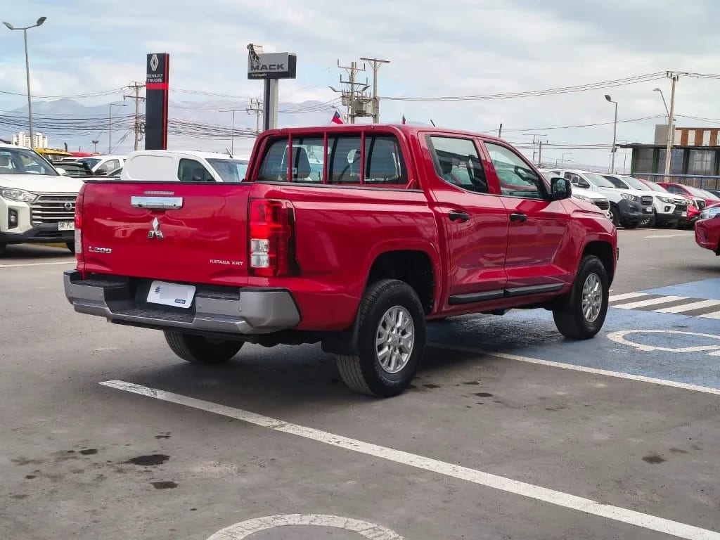 Mitsubishi L200 Katana D/c 2.4 Tdi Mt Xrt 4x4 año 2024