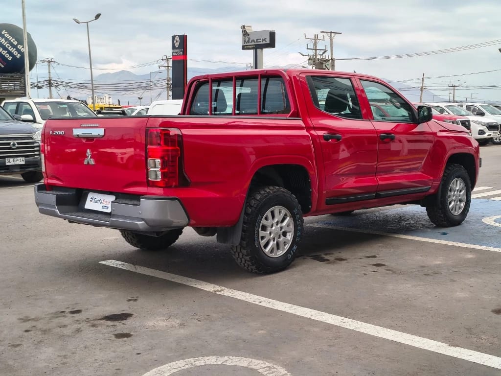 Mitsubishi L200 Katana D/c 2.4 Tdi Mt Xrt 4x4 año 2024