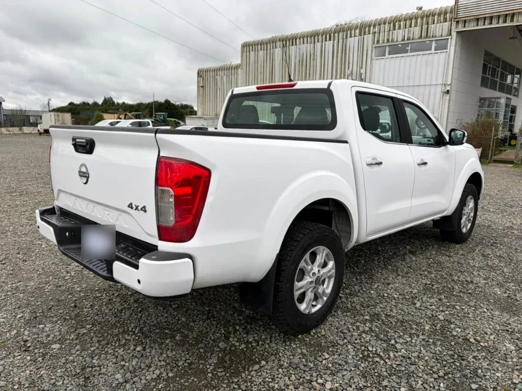 Nissan Navara D Cab Mt 4x4 2.3 año 2023