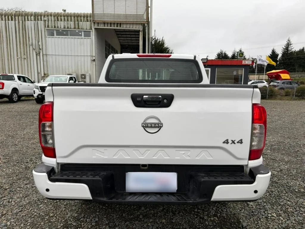 Nissan Navara D Cab Mt 4x4 2.3 año 2023