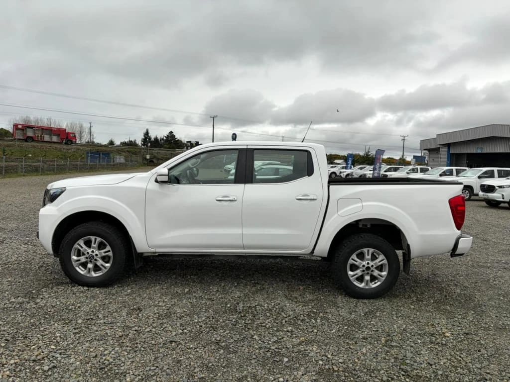 Nissan Navara D Cab Mt 4x4 2.3 año 2023
