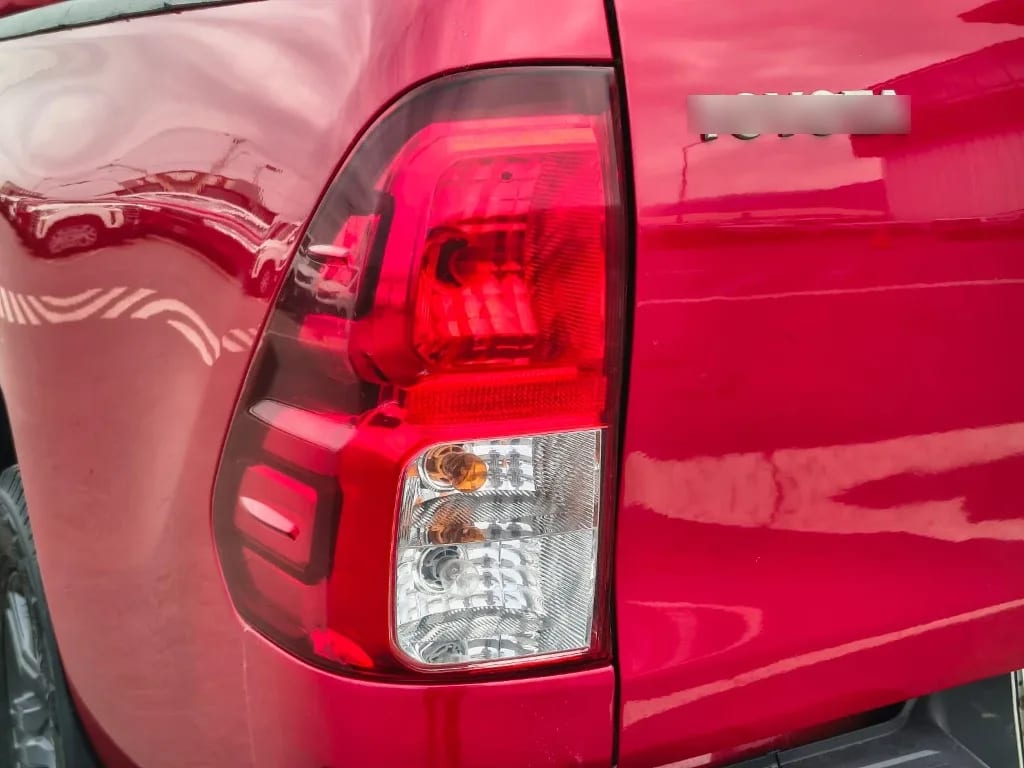 Toyota Hilux Dc 4x2 2.4 D Sr año 2022