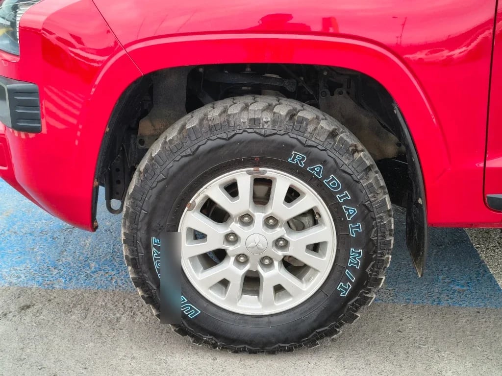 Mitsubishi L200 Katana D/c 2.4 Tdi Mt Xrt 4x4 año 2024